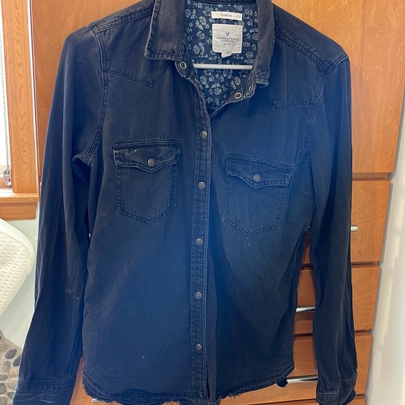 American Eagle butt up light Jean shirt/jacket - Picture 3 of 5